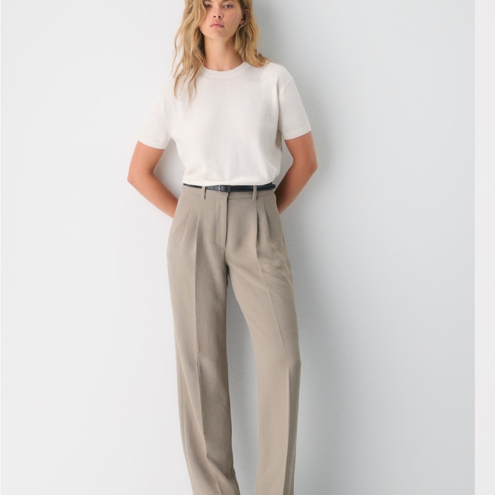 Aritzia Effortless Pant - Curve Fit size 6